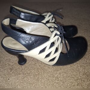 6.5 Fluevog Black Beige Sally Skull Bellevue Heels